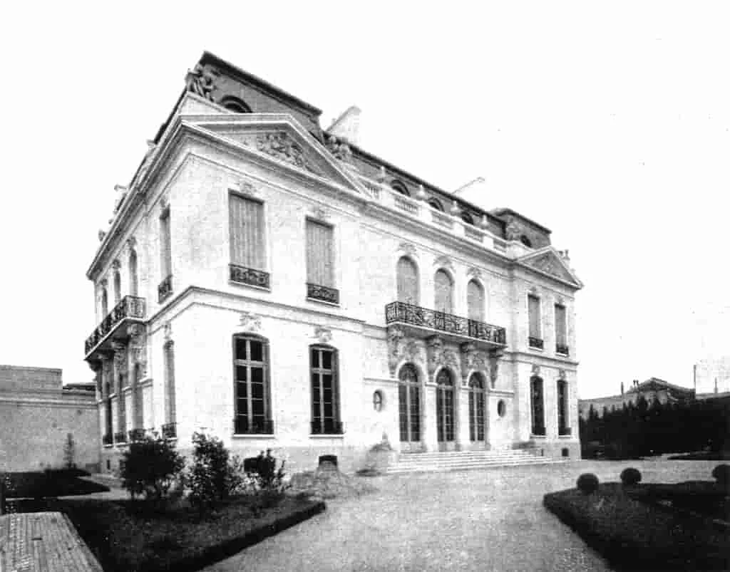 La influencia italiana en Buenos Aires: Gastronomía, arquitectura y cultura.