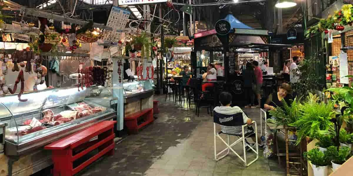 Los mercados de Buenos Aires: San Telmo, Mataderos y sus tesoros escondidos.